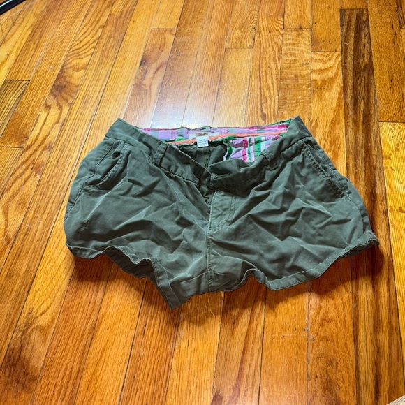 Old Navy Olive Green Casual Shorts – Size 6 - Picture 2 of 5